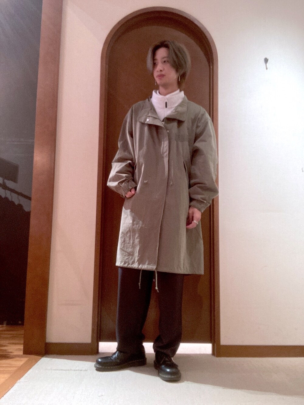 「高身長コーデ、コート、秋服」｜「CPCMのルーズモッズコート（モッズコート、グリーン系）」を使った、エビケンさん（メンズ・180cm）の秋コーディネートの2枚目の写真