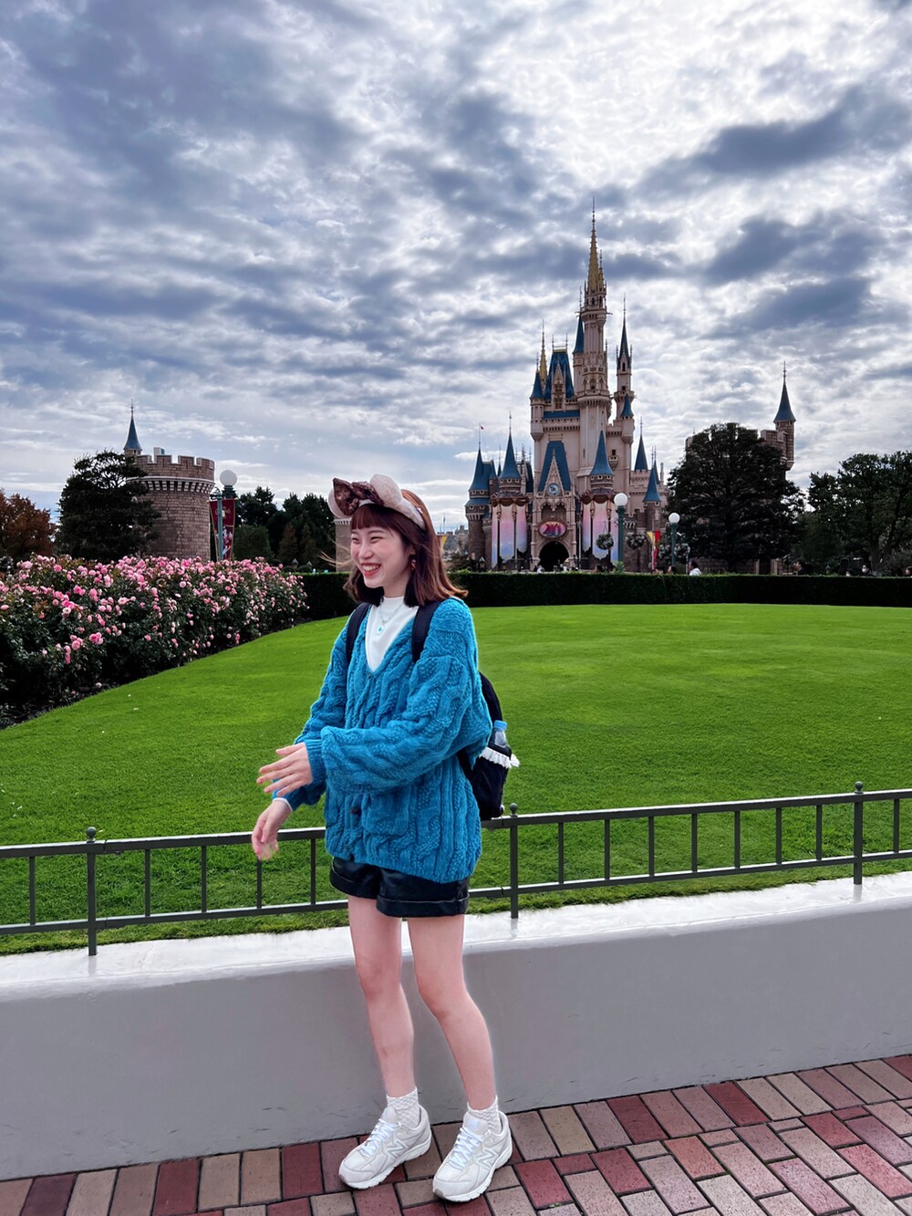 「大人かわいい、ファッションを楽しもう、秋服、冬ファッション、ディズニーランド、プチプラコーデ」｜「FREAK'S STOREのミックス ケーブル カーディガン（カーディガン/ボレロ、ホワイト系）」を使った、まる🍡さん（レディース・162cm）の秋コーディネートの2枚目の写真