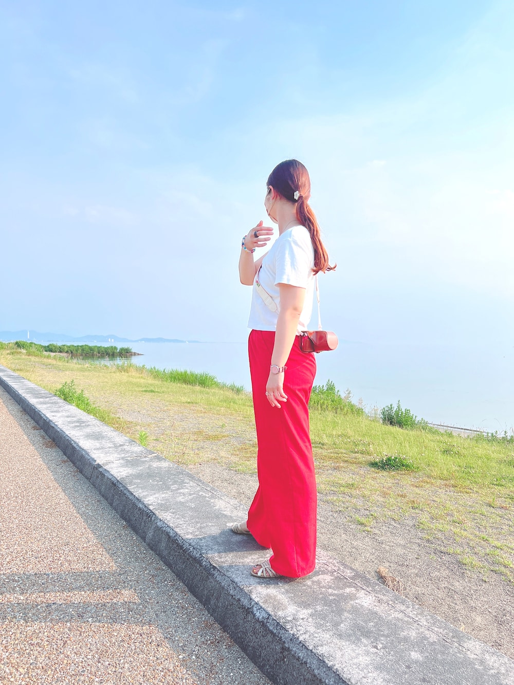 「カジュアルコーデ、シンプルコーデ、GUコーデ、コットンミニt、カラーパンツ、カラーパンツコーデ、ロングヘアー、ぽっちゃりコーデ、プチプラコーデ」｜「GUのカラースラックス(丈標準69～73cm)（パンツ、その他）」を使った、EIGA୨୧ *⑅❤︎·̩͙さん（レディース・163cm）の夏コーディネートの2枚目の写真
