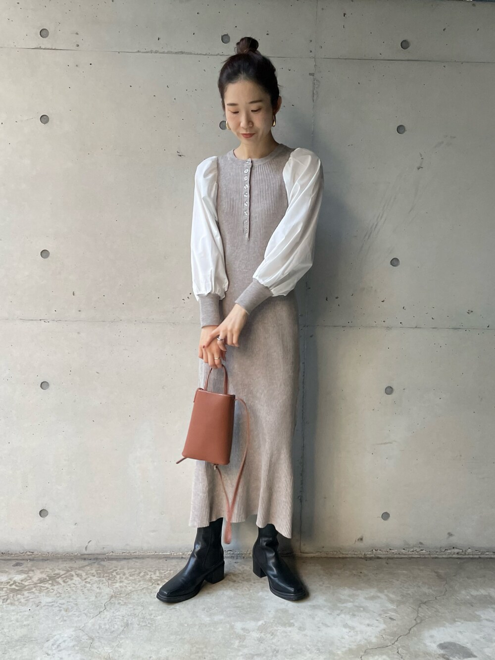 「クリスマスに着たい服、冬コーデ、プチプラ、プチプラコーデ、休日スタイル、ブーツ、シンプルコーデ、ニットワンピース、ダウンジャケット、あったかコーデ、オトナカジュアル、ビッグシルエット、ブルゾン、ブラック、シンプル」｜「prose verseの《ZOZO限定》中綿ショートブルゾン（ダウンジャケット/コート、ブラック系）」を使った、Shiiiさん（レディース・162cm）の冬コーディネートの2枚目の写真