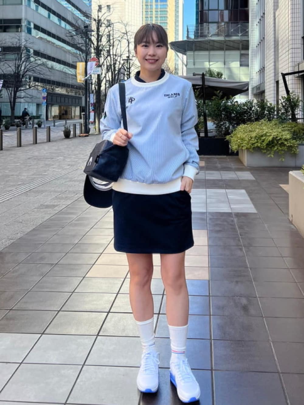 「ゴルフウェア、ゴルフ」｜「BEAMS GOLFの<WOMEN>PURPLE LABEL / スフィダンテ 撥水 サッカーストライプ ピステ（ブルゾン、ブルー系）」を使った、BEAMS GOLFさん（レディース・156cm）の春コーディネートの2枚目の写真