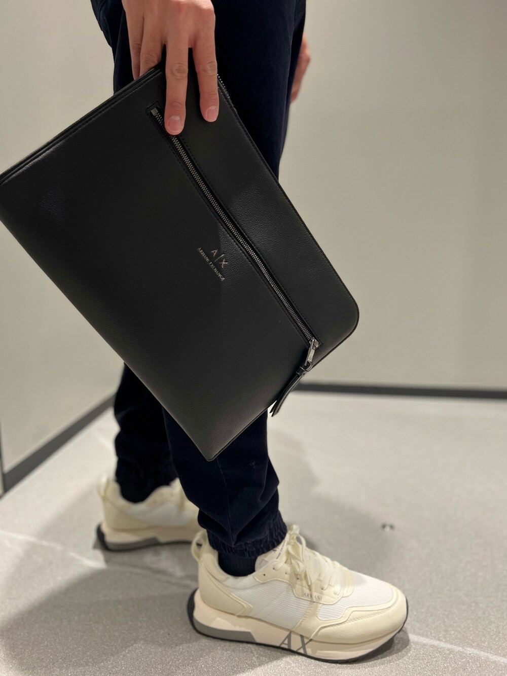 「armaniexchange、アルマーニエクスチェンジ、AXchange、AXchanger、メガネ男子、ビックシルエット、きれいめカジュアル、ベージュ、シャツスタイル、ニット、スニーカー、デニムシャツ、WelcomeARMANI、ARMANIworld、休日コーデ」｜「ARMANI EXCHANGEの【A|X アルマーニ エクスチェンジ】ハーフジップ　ハイネックニットプルオーバー（ニット/セーター、ベージュ系）」を使った、ゆーきさん（メンズ・169cm）の秋コーディネートの2枚目の写真