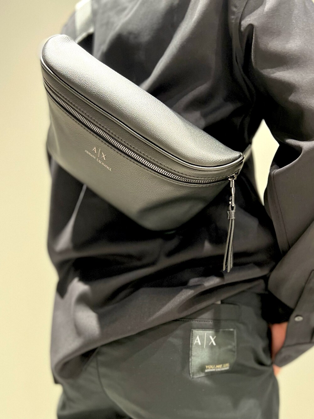「アルマーニエクスチェンジ、armaniexchange、AXchanger、AXchange、スニーカーコーデ、ブラックコーデ、オーバーサイズ、シンプル、シャツスタイル、モード、ブラック、メガネ男子、低身長、シャツ、スニーカー」｜「ARMANI EXCHANGEの【A|X アルマーニ エクスチェンジ】ウール混　長袖シャツ（シャツ/ブラウス、ブラック系）」を使った、ゆーきさん（メンズ・169cm）の夏コーディネートの2枚目の写真