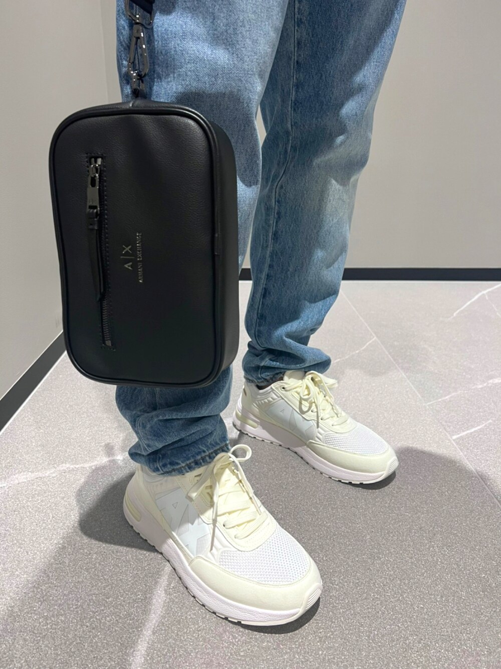「アルマーニエクスチェンジ、armaniexchange、AXchange、AXchanger、低身長、メガネ男子、春夏コーデ、ベージュ、デニム、スニーカー、シャツ、ラフ、オーバーサイズ、シャツスタイル、休日コーデ」|「ARMANI EXCHANGEの【A|X アルマーニ エクスチェンジ】マイクロパターン柄 長袖シャツ/REGULAR(シャツ/ブラウス、ベージュ系)」を使った、ゆーきさん(メンズ・169cm)の春コーディネートの2枚目の写真