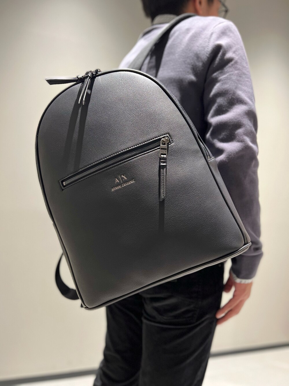 「アルマーニエクスチェンジ、armaniexchange、AXchange、AXchanger、メガネ男子、秋服準備はじめました、秋コーデ、休日スタイル、シャツコーデ、ニット、キレイめ、ローファー、白シャツ、コーデュロイ、シンプル」｜「ARMANI EXCHANGEの【A|X アルマーニ エクスチェンジ】AXロゴ　ニットプルオーバー（ニット/セーター、グレー系）」を使った、ゆーきさん（メンズ・169cm）の秋コーディネートの2枚目の写真