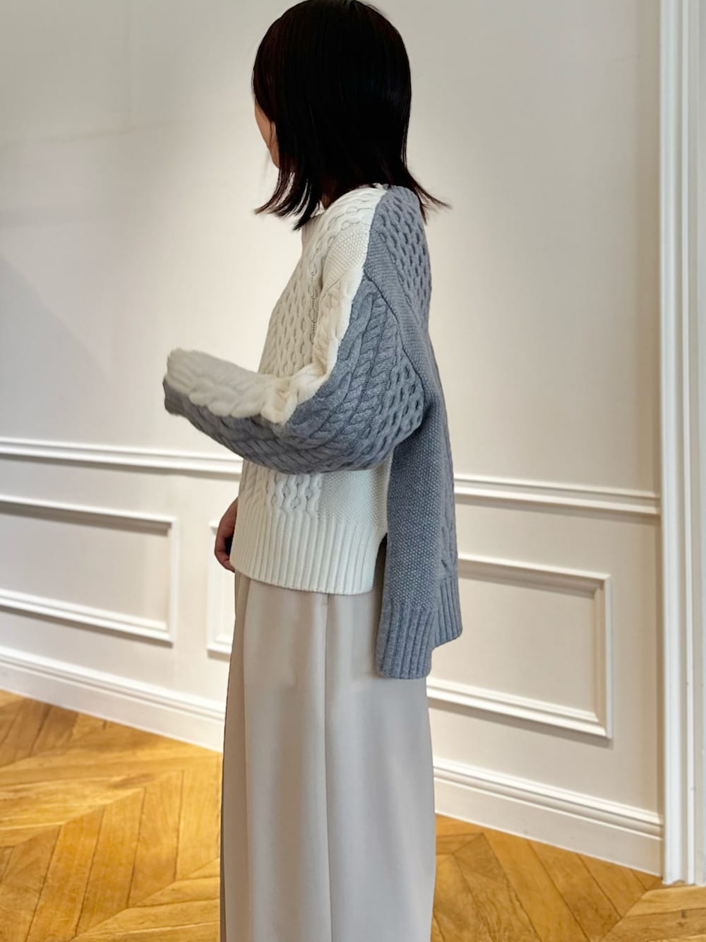 「allurevilleの＜予約＞バイカラーケーブルプルオーバー（ニット/セーター、ホワイト系）」を使った、Takagi.Yさん（骨格ウェーブ・レディース・159cm）の夏コーディネートの2枚目の写真