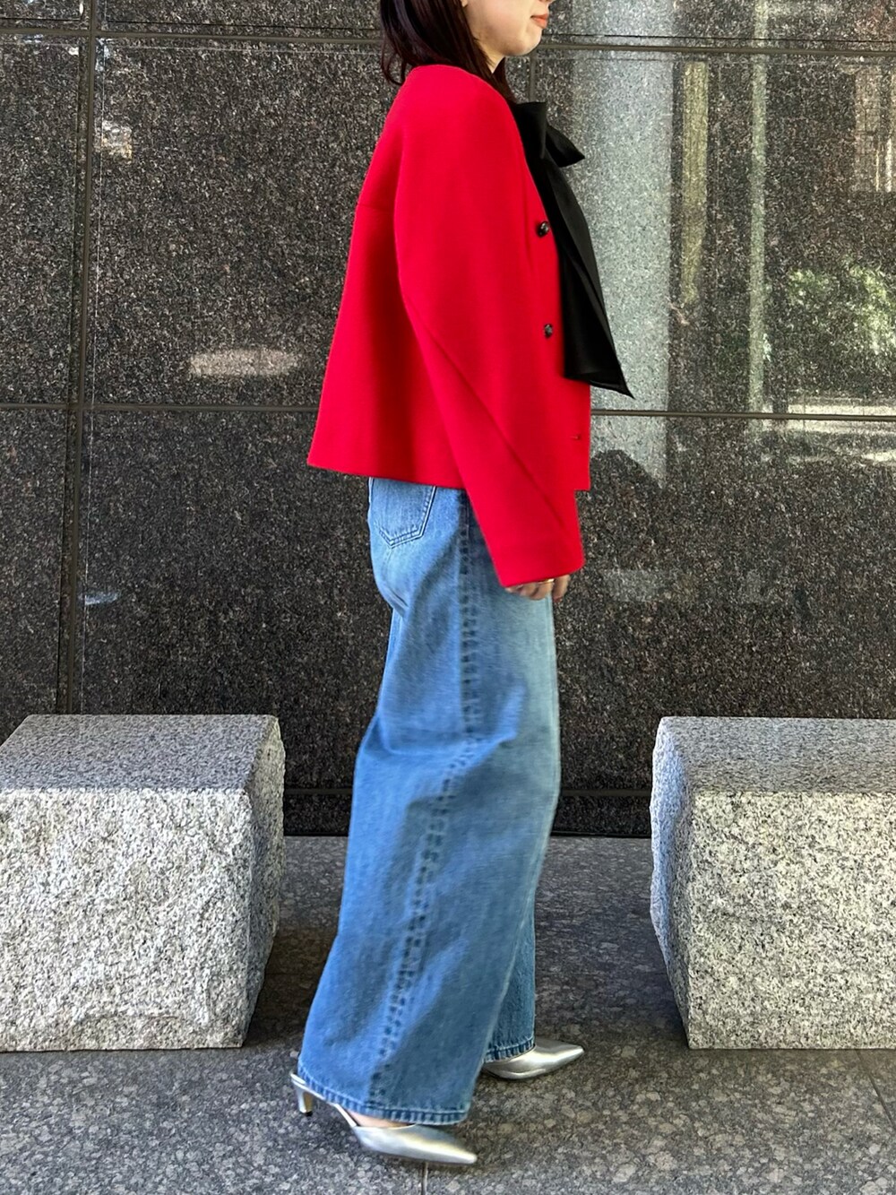 「allurevilleの＜予約＞ショートビーバーノーカラージャケット（ノーカラーコート、レッド系）」を使った、Takagi.Yさん（骨格ウェーブ・レディース・159cm）の秋コーディネートの2枚目の写真