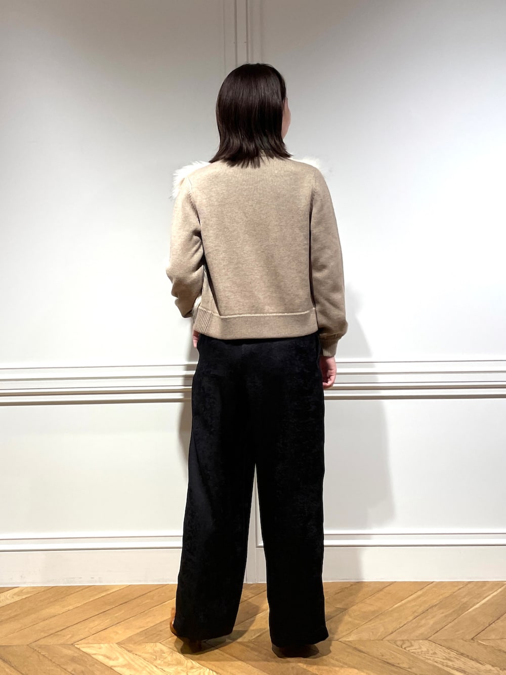 「allurevilleのブライトクロスサロペット（サロペット/オーバーオール、ブラック系）」を使った、Takagi.Yさん（骨格ウェーブ・レディース・159cm）の秋コーディネートの2枚目の写真