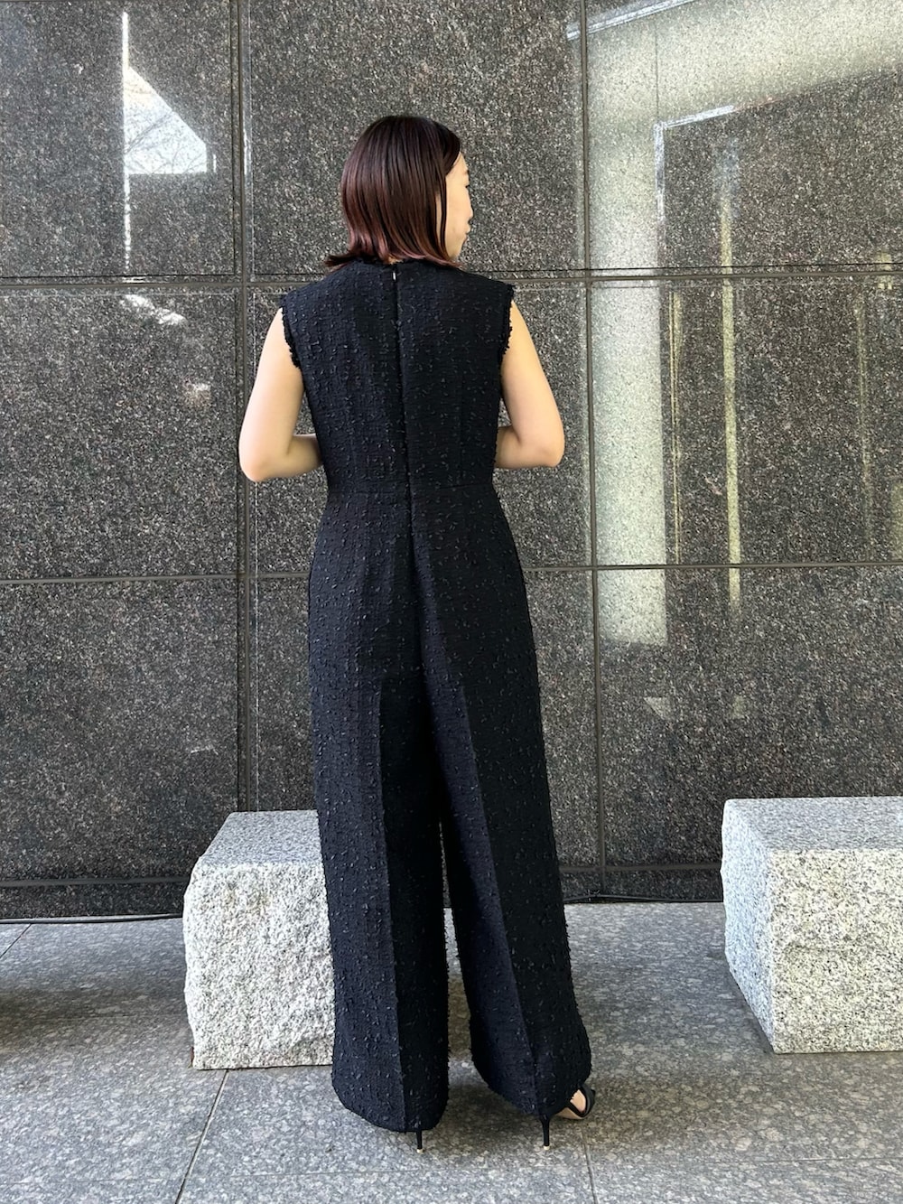 「シンプル、おしゃれさんと繋がりたい、モノトーンコーデ、ブラック、シンプルスタイル、通勤コーデ、オケージョン、結婚式」｜「LOULOU WILLOUGHBYの＜予約＞【LOULOU WILLOUGHBY】パピヨンツイードオールインワン（つなぎ/オールインワン、ブラック系）」を使った、Takagi.Yさん（骨格ウェーブ・レディース・159cm）の冬コーディネートの2枚目の写真