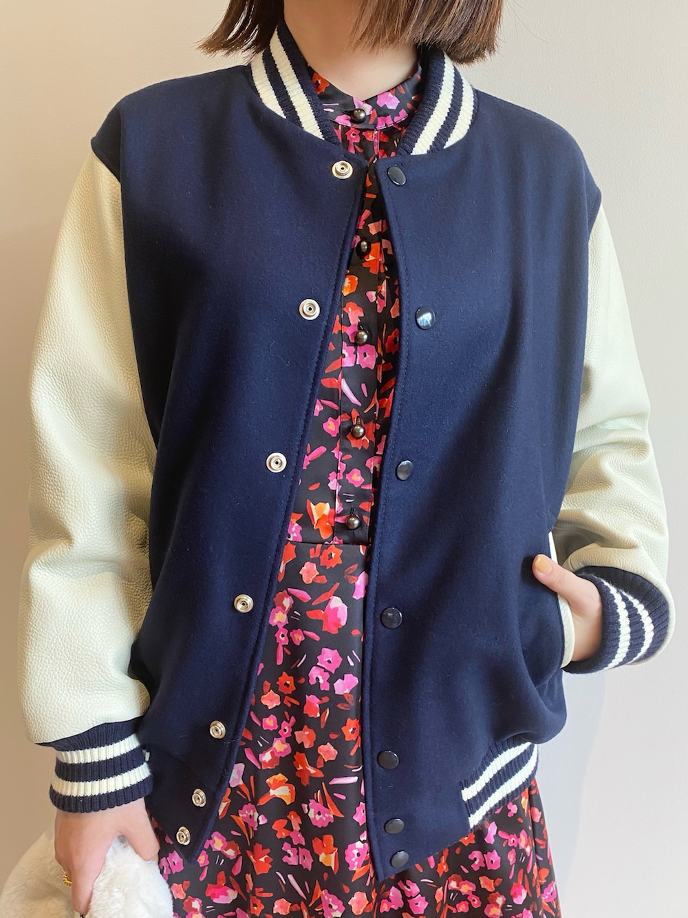 「秋先取りコーデ、ワンピース、秋服準備はじめました、オトナカジュアル、オトナ女子、カジュアル、スタジャン、リラックススタイル、スクーカム、skookum、花柄ワンピース」｜「allurevilleの<予約>インヒールロングブーツ（ブーツ、ブラック系）」を使った、Takagi.Yさん（レディース・159cm）の夏コーディネートの2枚目の写真