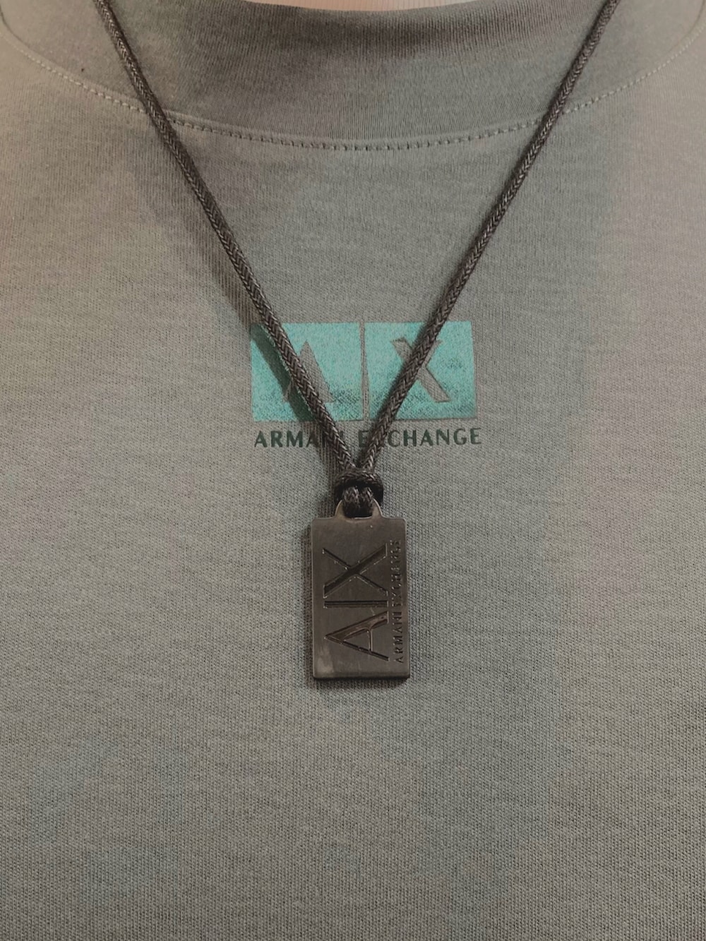 「AXchanger、AXchange、armaniexchange、アルマーニエクスチェンジ、アルマーニ、ビッグシルエット、スニーカーコーデ、カーキ、ネックレス、重ね着、カジュアル、ロンT、ららぽーと名古屋、Tシャツ、レイヤードスタイル」｜「ARMANI EXCHANGEの【A|X アルマーニ エクスチェンジ】AXロゴ　半袖クルーネックジャージーカットソー（Tシャツ/カットソー、グリーン系）」を使った、SHIKAIさん（メンズ・171cm）の春コーディネートの2枚目の写真