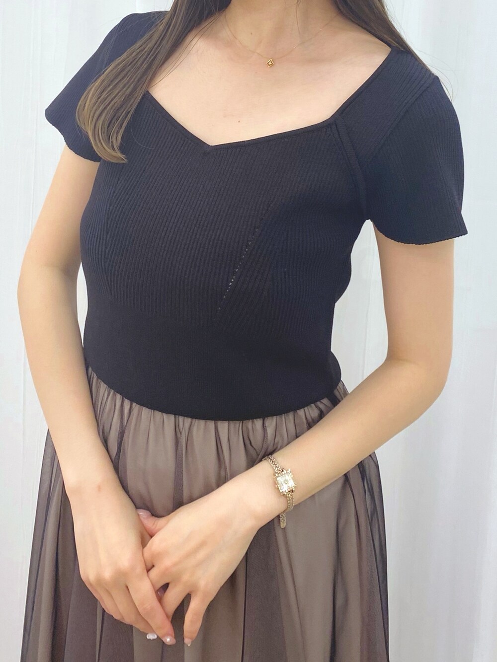 「春服、春、低身長女子、オトナ女子、お洒落さんとつながりたい、モノトーンコーデ、大人カジュアル、大人コーデ、黒、ワンピース、チュール、マーキュリーデュオ(MERCURYDUO)、マーキュリーデュオ、キレイめ、きれいめカジュアル」｜「MERCURYDUOの2WAYクリアヒールサンダル（サンダル、その他）」を使った、nayuuさん（レディース・150cm）の春コーディネートの3枚目の写真