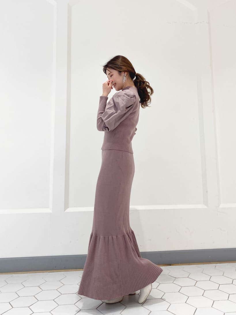 ホワイト系の福袋/福箱を着用したレディースの秋コーディネートの3枚目の写真