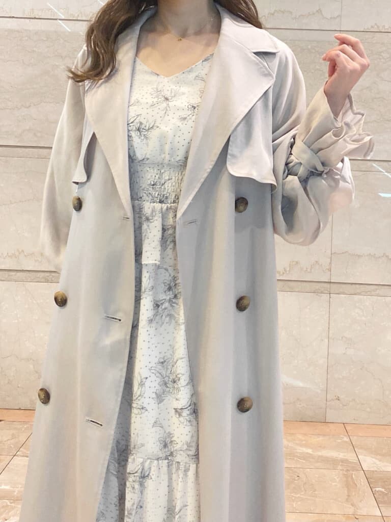 ピンク系のその他アウターを着用したレディースの冬コーディネートの3枚目の写真