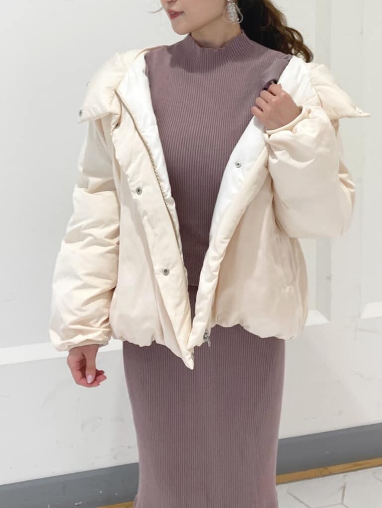 ホワイト系の福袋/福箱を着用したレディースの秋コーディネートの8枚目の写真