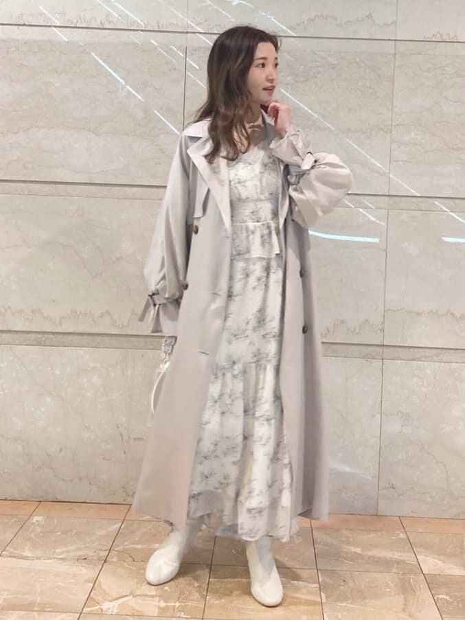 ピンク系のその他アウターを着用したレディースの冬コーディネートの2枚目の写真