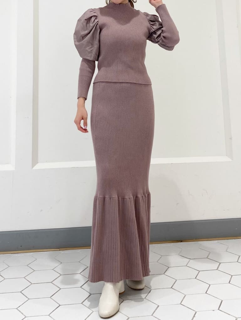 ホワイト系の福袋/福箱を着用したレディースの秋コーディネートの4枚目の写真