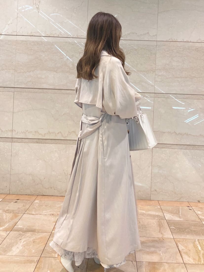 ピンク系のその他アウターを着用したレディースの冬コーディネートの5枚目の写真