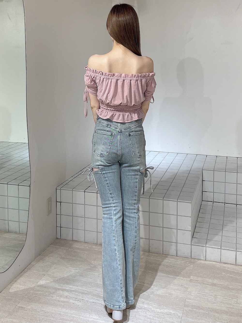 moekaさんの「シャーリングクロップドトップス（RESEXXY）」を使ったコーディネートの4枚目の写真