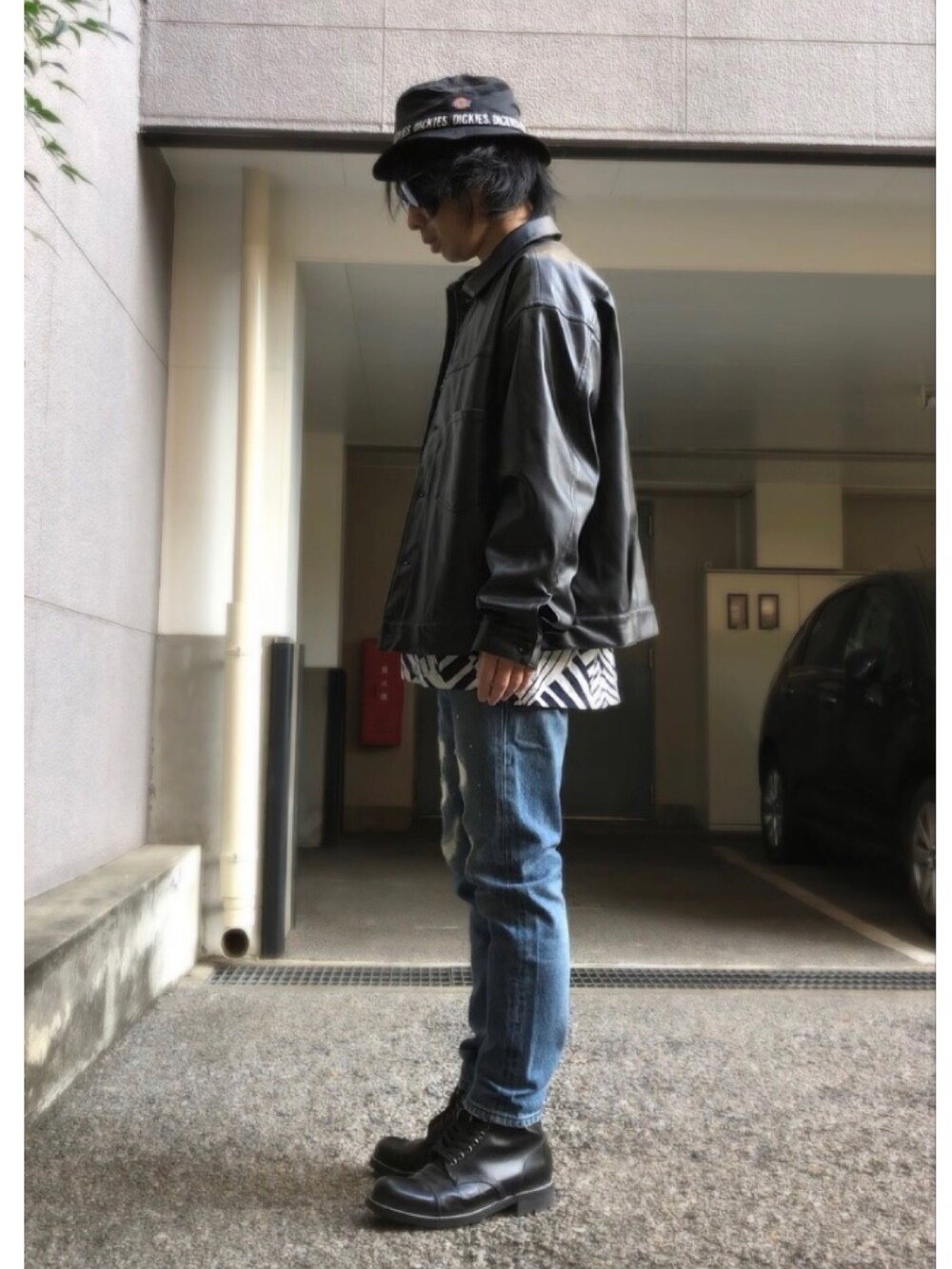 「デニム、ブーツ、柄シャツ、バケットハット、ストリート、アメカジ、プチプラ、シンプルコーデ、相互フォロー、休日スタイル、黒、冬コーデ、レイヤードスタイル、レザー、ロック」｜「BEAUTY&YOUTH UNITED ARROWSのアイテム（デニムパンツ、ブルー系）」を使った、gov1016さん（メンズ・168cm）の冬コーディネートの2枚目の写真
