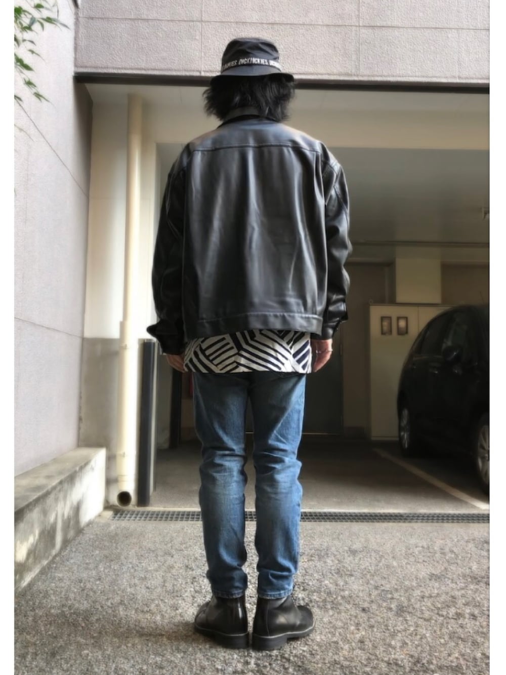 「デニム、ブーツ、柄シャツ、バケットハット、ストリート、アメカジ、プチプラ、シンプルコーデ、相互フォロー、休日スタイル、黒、冬コーデ、レイヤードスタイル、レザー、ロック」｜「BEAUTY&YOUTH UNITED ARROWSのアイテム（デニムパンツ、ブルー系）」を使った、gov1016さん（メンズ・168cm）の冬コーディネートの3枚目の写真