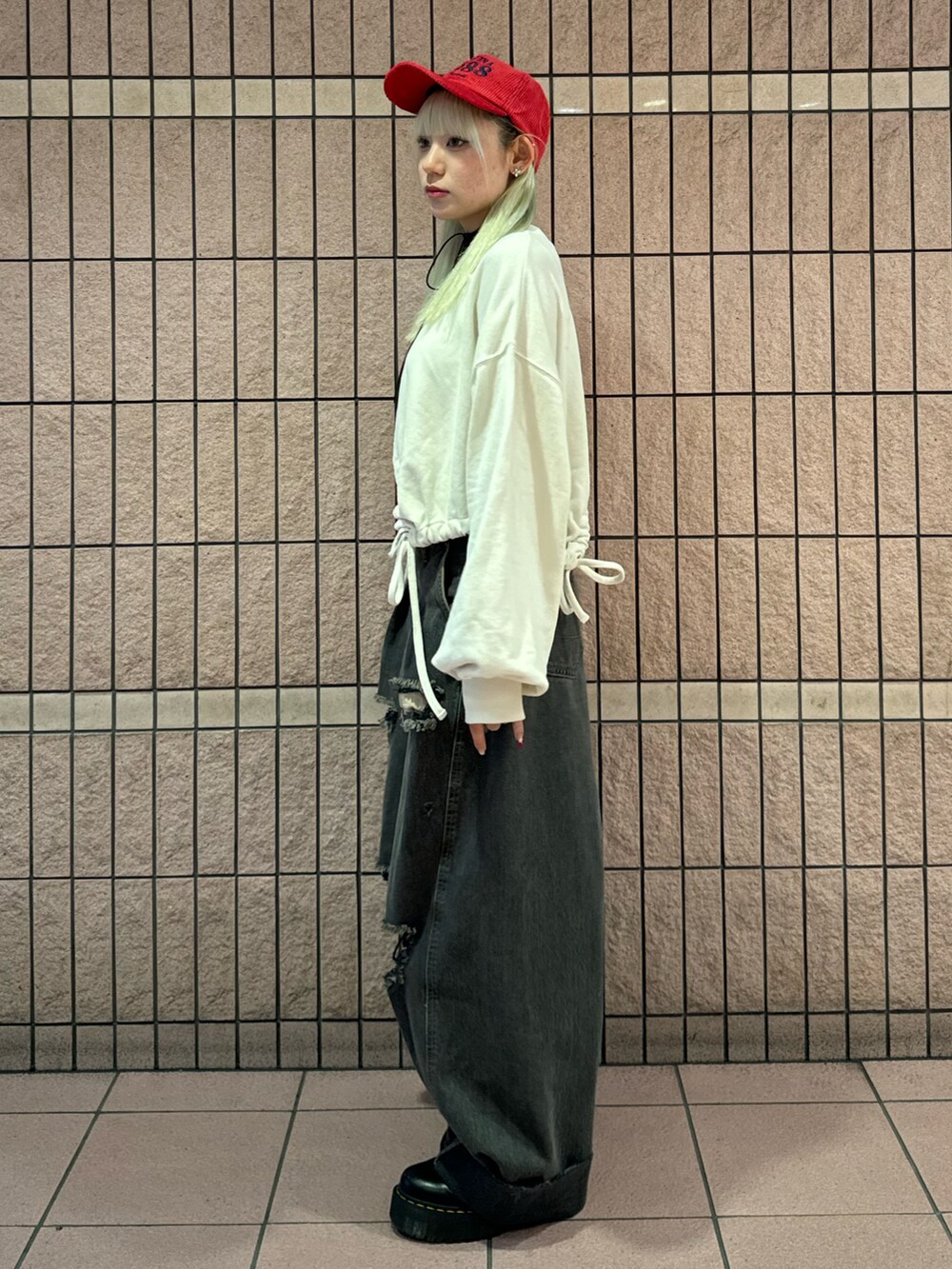 「お出かけコーデ、秋服準備はじめました、jouetie、SOMETHING、POSTOKYO」｜「jouetieのPANEL BALLON WIDE DENIM（デニムパンツ、ブラック系）」を使った、ANJUさん（レディース・153cm）の夏コーディネートの4枚目の写真