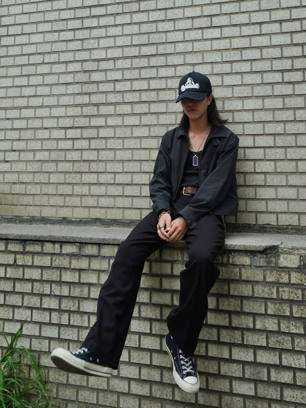 「秋コーデ、オールブラック、ワントーンコーデ、HYSTERIC GLAMOUR、メッシュキャップ、キャップ、アメカジ、スラックス、コンバース、スニーカーコーデ、古着MIX、秋服準備はじめました、きれいめカジュアル、韓国ファッション、休日スタイル」｜「Noenのミリタリーツイルスラックス（スラックス、ブラック系）」を使った、wataruさん（メンズ・175cm）の秋コーディネートの2枚目の写真