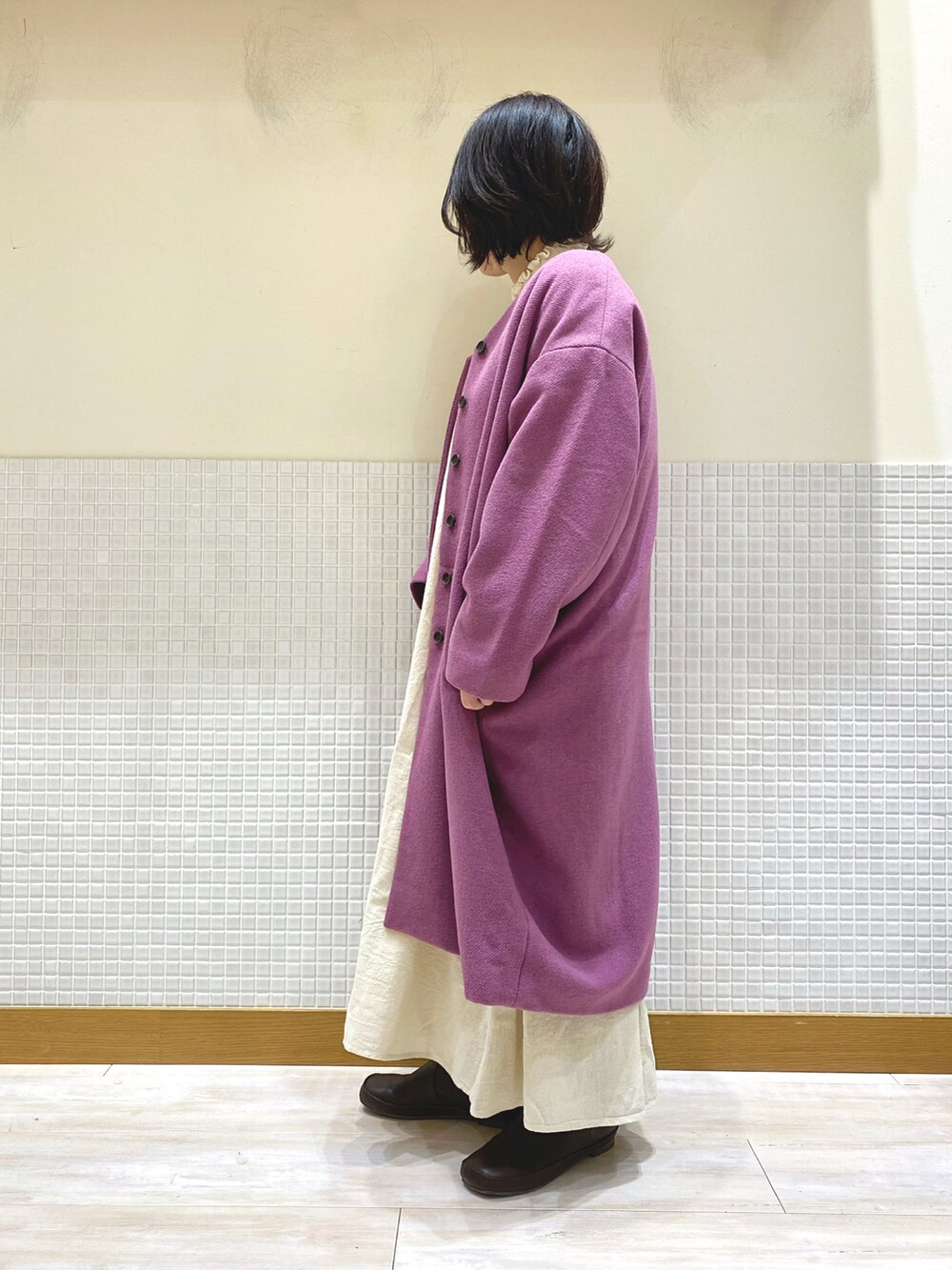 「Samansa Mos2、サマンサ モスモス(Samansa Mos2)、SM2、オトナカジュアル、冬、ロングコート、低身長コーデ、低身長、レースワンピース、ロングブーツ」｜「Samansa Mos2のスクエアトゥロングブーツ（ブーツ、ブラウン系）」を使った、む ら ま つさん（レディース・148cm）の冬コーディネートの3枚目の写真