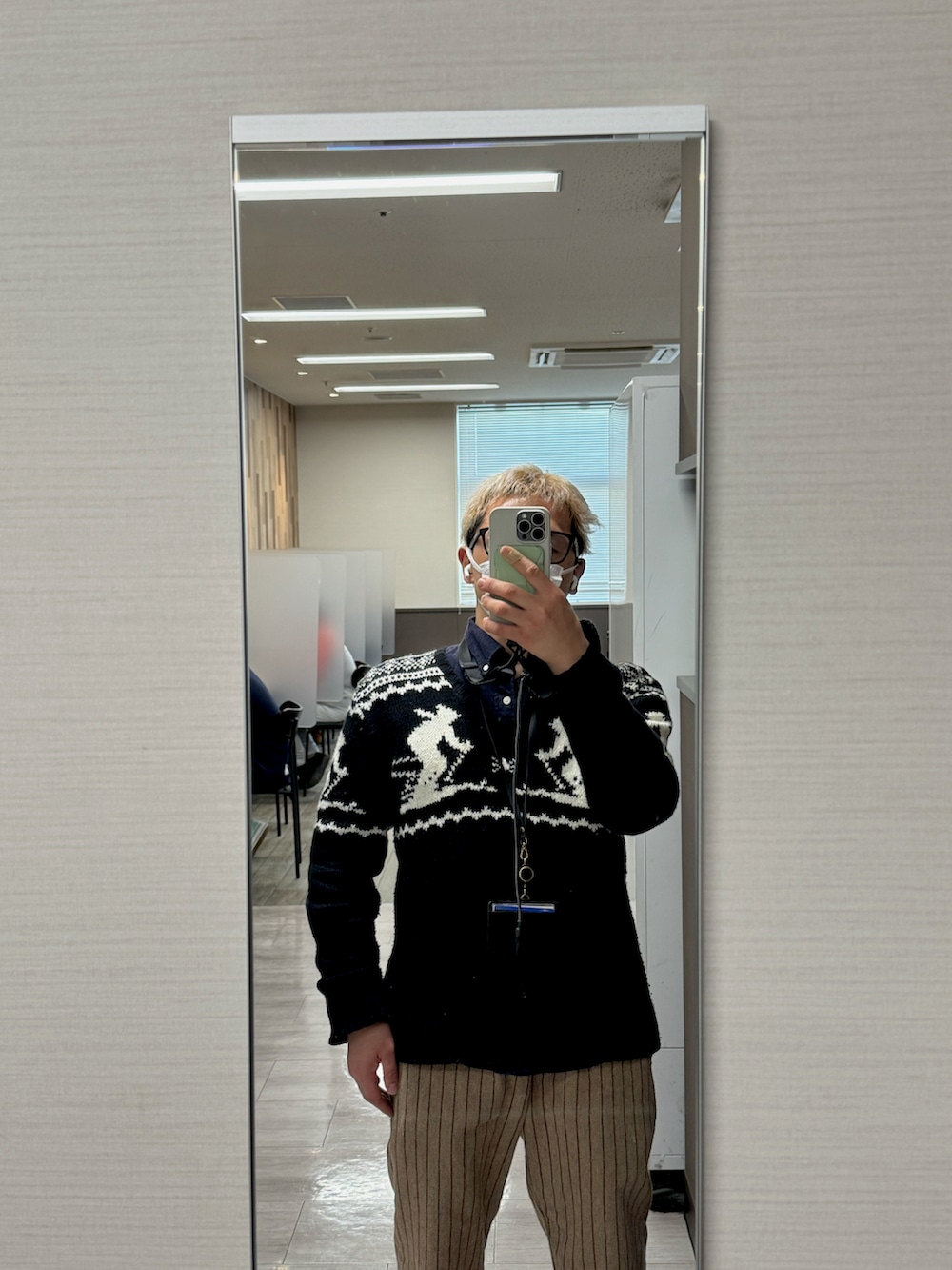 「冬コーデ、秋冬コーデ、クリスマス、お洒落さんとつながりたい」｜「CANADA GOOSEのアイテム（ダウンジャケット/コート、レッド系）」を使った、nabapeさん（メンズ・166cm）の冬コーディネートの2枚目の写真