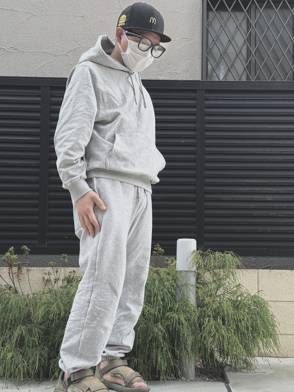 「秋冬コーデ、休日スタイル、お洒落さんとつながりたい、今日のコーデ」｜「UGGのアイテム（サンダル、グリーン系）」を使った、nabapeさん（メンズ・166cm）の冬コーディネートの2枚目の写真