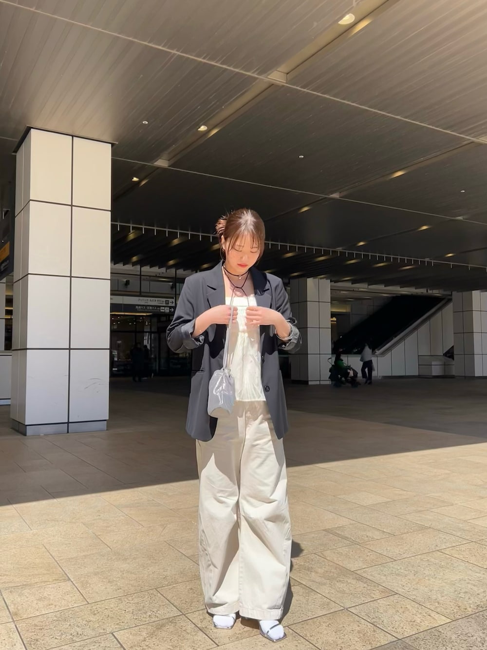 「春ファッション、きれいめカジュアル、高身長、骨格ストレート、アパレルスタッフ、おでかけコーデ」｜「Omekashiのアイテム（チョーカー、ブラック系）」を使った、miyuu tsujisaki さん（レディース・164cm）の春コーディネートの2枚目の写真