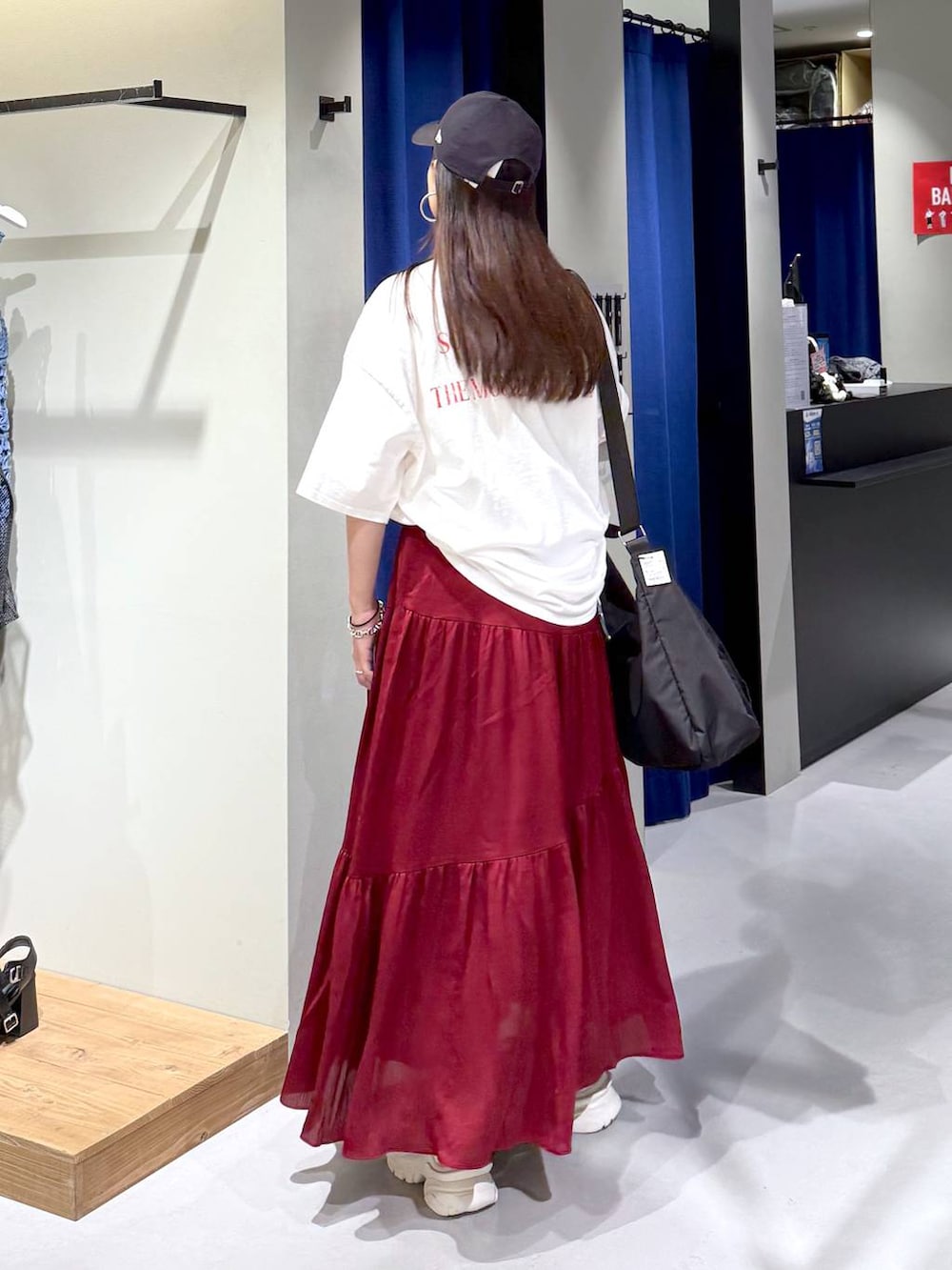 「個性派、モード、きれいめ、春コーデ、夏コーデ、ストリート、カジュアル、PAGEBOY、骨格ストレート_PAGEBOY、ブルベ冬_PAGEBOY、ソフトエレガント_PAGEBOY、レイヤードスタイル」｜「Anuiの【UNISEX】NEWERA 4FORTYCAP（キャップ、ブラック系）」を使った、myuさん（レディース・160cm）の夏コーディネートの4枚目の写真