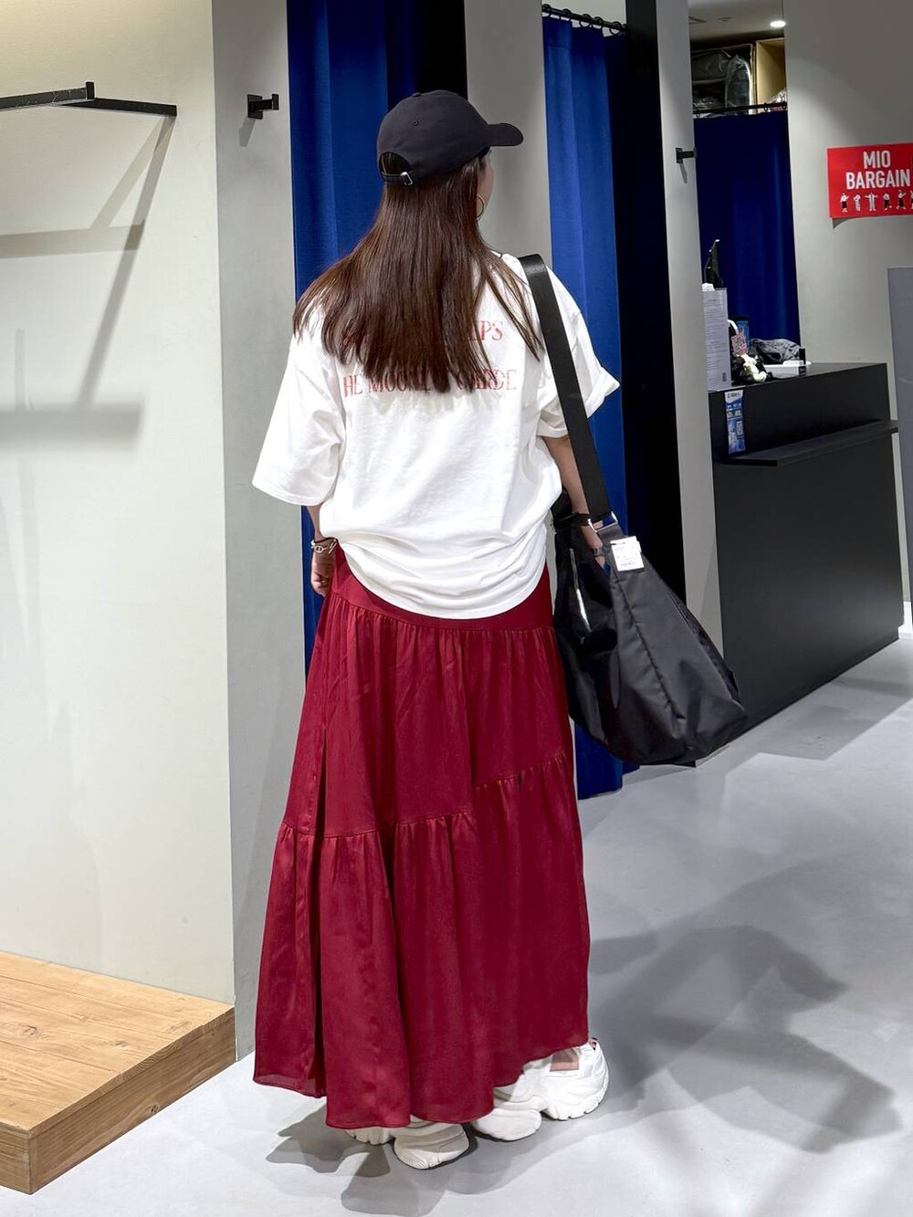 「個性派、モード、きれいめ、春コーデ、夏コーデ、ストリート、カジュアル、PAGEBOY、骨格ストレート_PAGEBOY、ブルベ冬_PAGEBOY、ソフトエレガント_PAGEBOY、レイヤードスタイル」｜「Anuiの【UNISEX】NEWERA 4FORTYCAP（キャップ、ブラック系）」を使った、myuさん（レディース・160cm）の夏コーディネートの2枚目の写真