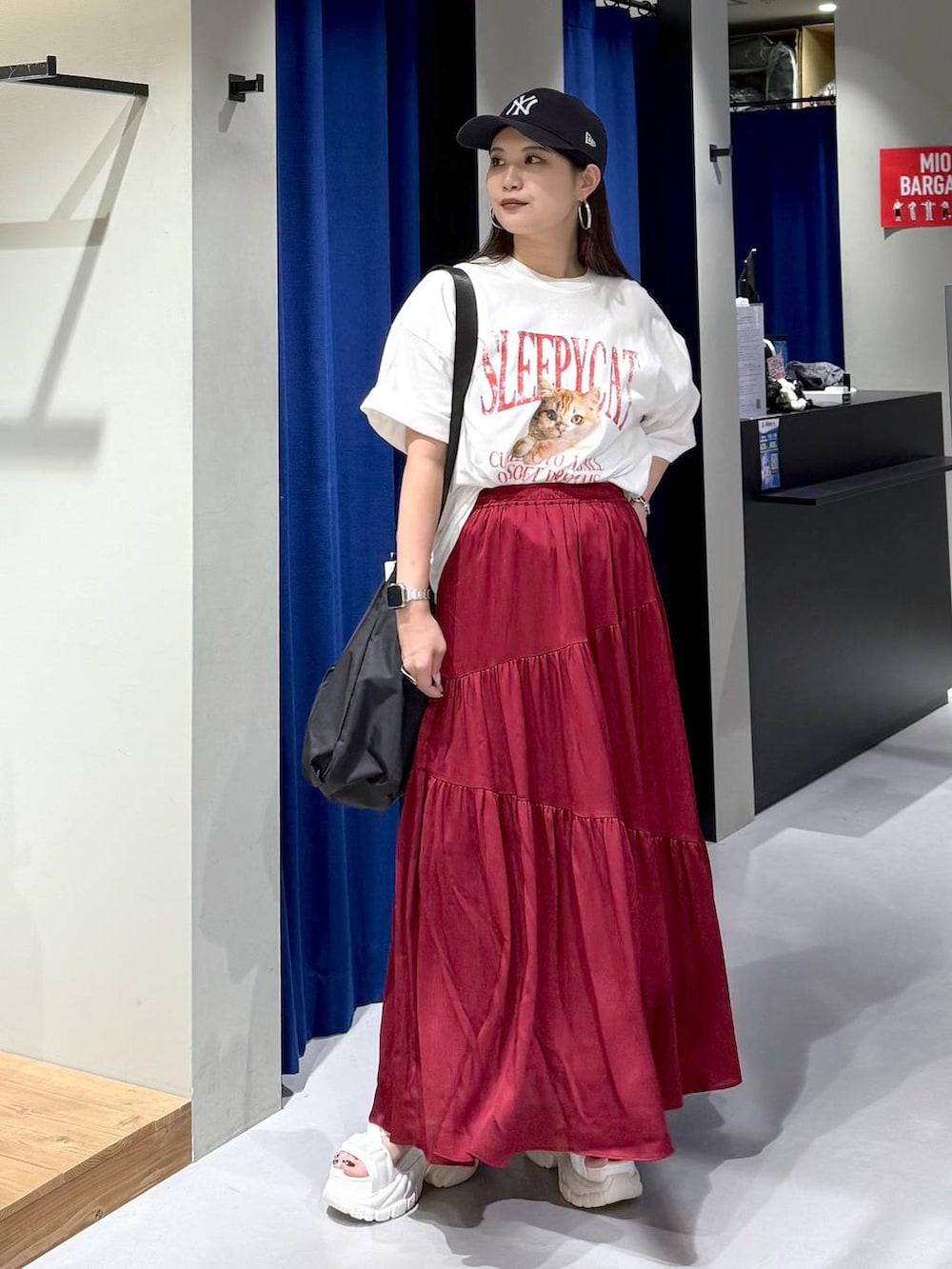 「個性派、モード、きれいめ、春コーデ、夏コーデ、ストリート、カジュアル、PAGEBOY、骨格ストレート_PAGEBOY、ブルベ冬_PAGEBOY、ソフトエレガント_PAGEBOY、レイヤードスタイル」｜「Anuiの【UNISEX】NEWERA 4FORTYCAP（キャップ、ブラック系）」を使った、myuさん（レディース・160cm）の夏コーディネートの3枚目の写真