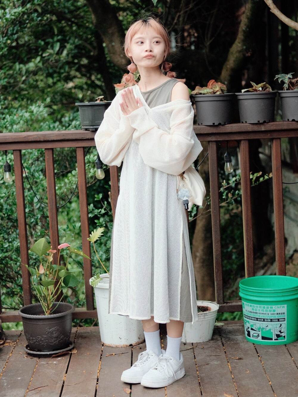 「QUEEN SHOPのアイテム（ワンピース、ホワイト系）」を使った、張喬さん（レディース・148cm）の夏コーディネートの2枚目の写真