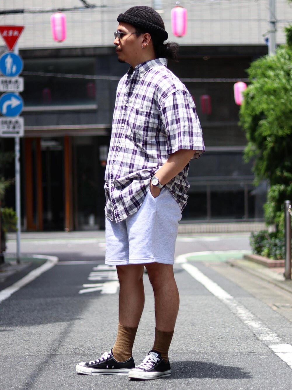 「シンプルコーデ、夏コーデ、カジュアルコーデ、古着コーデ、チェックシャツ、パープル、グレー、ハーフパンツ、スウェットパンツ、eddiebauer」|「RACALのSummer Paper Knit Roll Watch / サマー和紙ニットロールワッチ(ニットキャップ/ビーニー、ブラック系)」を使った、koji@しらふ酒場さん(メンズ・166cm)の夏コーディネートの2枚目の写真