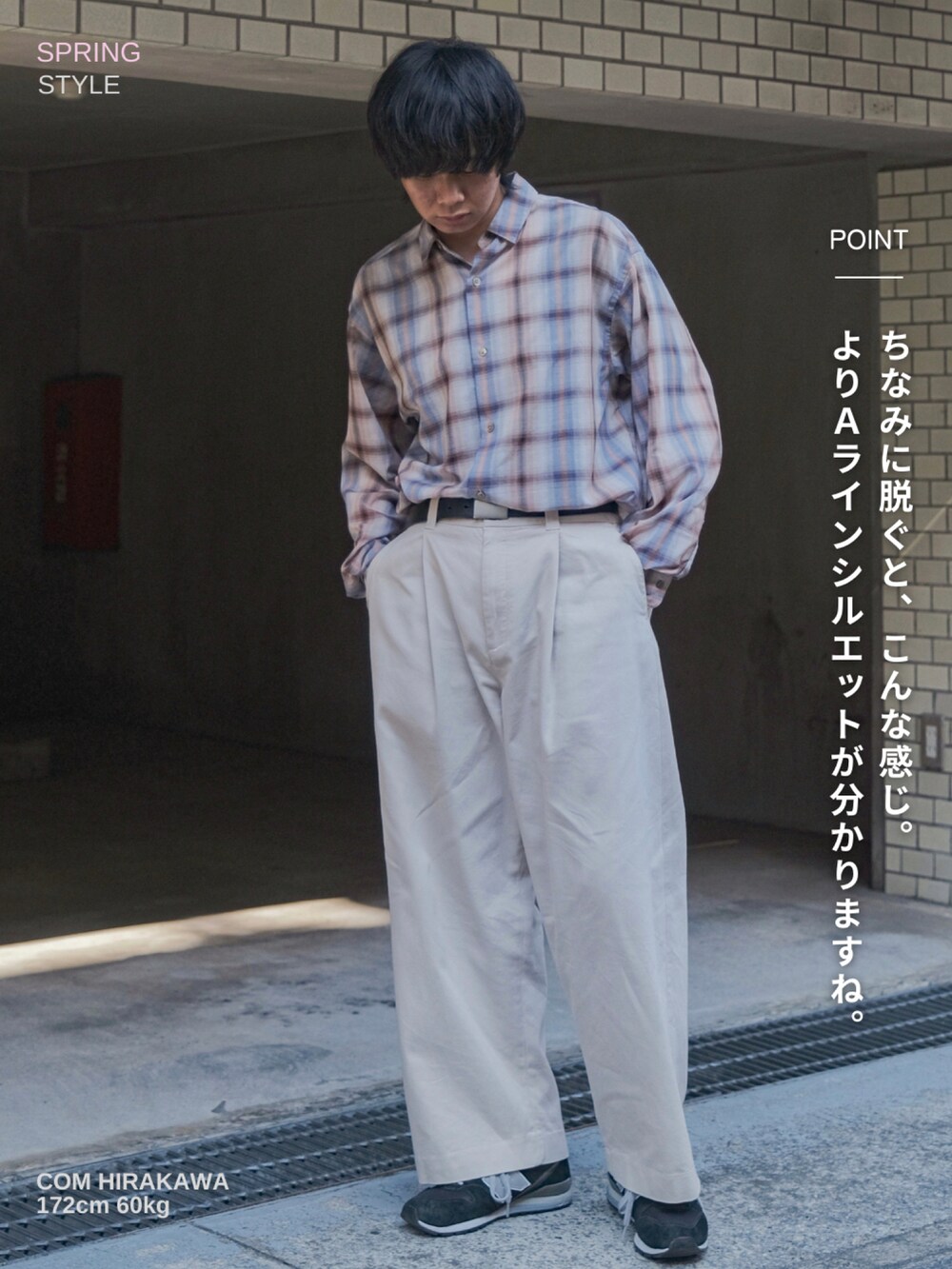 ブラック系のブルゾン、オレンジ系のシャツ/ブラウス、ホワイト系のその他パンツを着用したメンズの春コーディネートの4枚目の写真