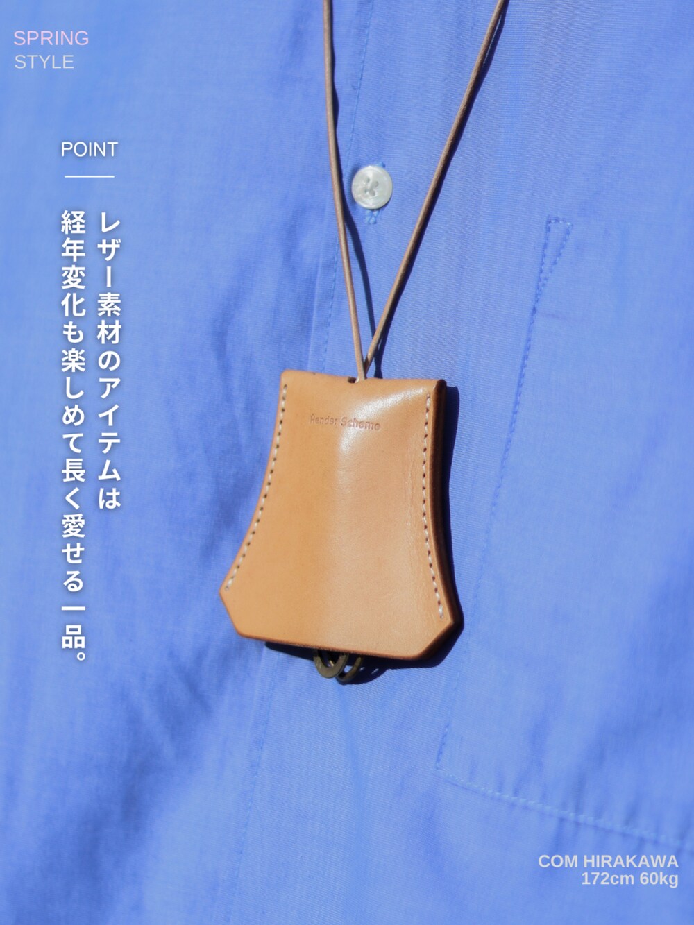 ブルー系のシャツ/ブラウス、ブラック系のカーゴパンツ、ブラック系のスニーカーを着用したメンズの春コーディネートの3枚目の写真