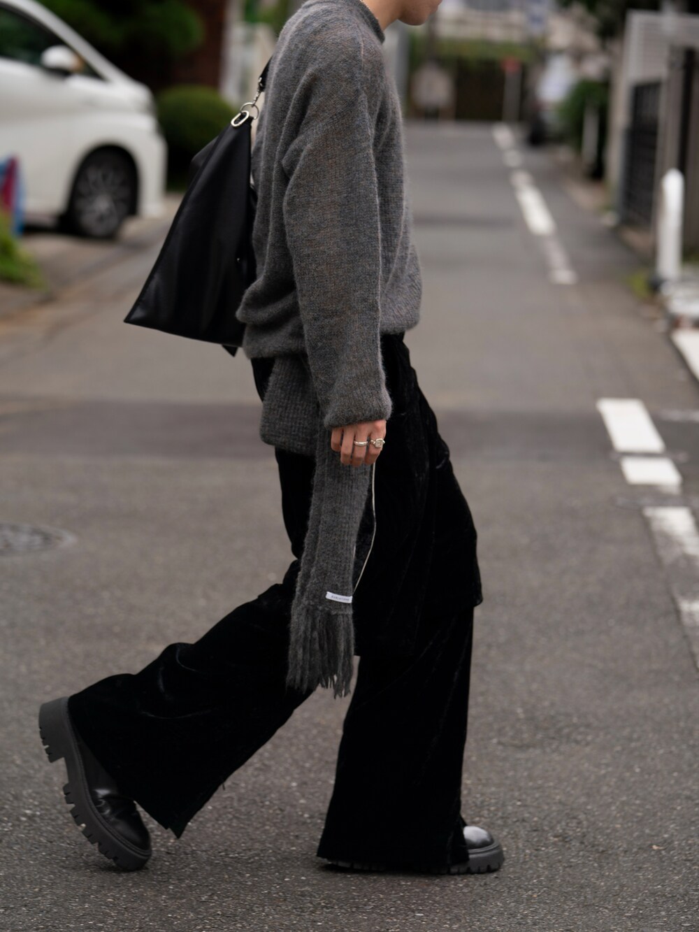 「SUBLATIONSのアイテム（ニット/セーター、グレー系）」を使った、kaiさん（メンズ・175cm）の冬コーディネートの4枚目の写真