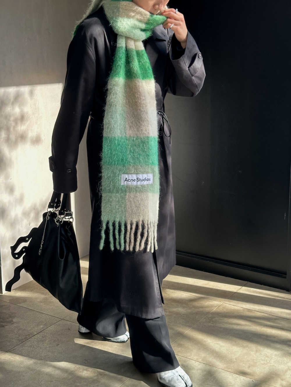 「Acne Studiosのアイテム（マフラー、グリーン系）」を使った、kaiさん（メンズ・175cm）の冬コーディネートの2枚目の写真
