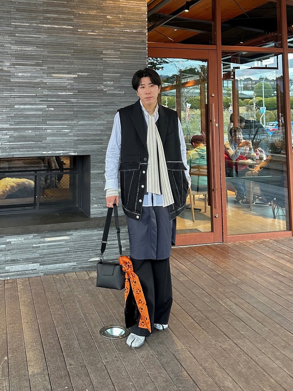 「steinのアイテム（トレンチコート、ベージュ系）」を使った、kaiさん（メンズ・175cm）の冬コーディネートの2枚目の写真