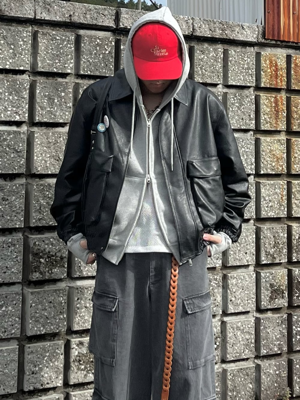 「最近のいい感じコーデ、きれいめカジュアル、レザー、デニム、キャップ、レザージャケット、古着MIX、プチプラ、春コーデ、春アウター、春色、ジップパーカー、大人カジュアル、韓国ファッション、春めき満開コーデ」｜「WYM LIDNMのARTIFICIAL GRAIN  SHORT BLOUSON（ブルゾン、ブラック系）」を使った、takumaさん（メンズ・180cm）の冬コーディネートの2枚目の写真