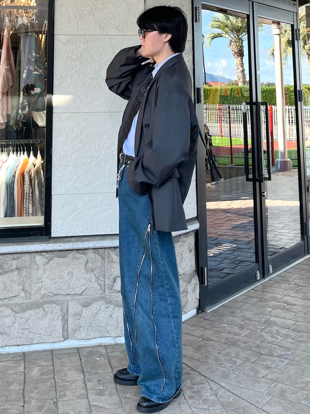 takumaさんの「Oversized double-breasted jacket/オーバーサイズダブルブレストストレートジャケット（soerte）」を使ったコーディネートの3枚目の写真