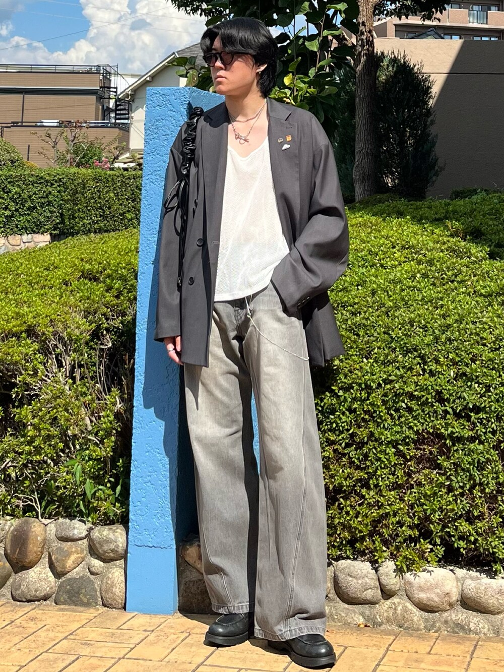 「アウトドアスタイル、秋コーデ、秋服準備はじめました、デニム、韓国ファッション、休日スタイル、デートコーデ、きれいめカジュアル、古着MIX、プチプラ、レイヤードスタイル、モノトーン、スポーツミックス、サングラス、秋っぽコーデ更新中」|「soerteのOversized double-breasted jacket/オーバーサイズダブルブレストストレートジャケット(テーラードジャケット、グレー系)」を使った、takumaさん(メンズ・180cm)の秋コーディネートの4枚目の写真
