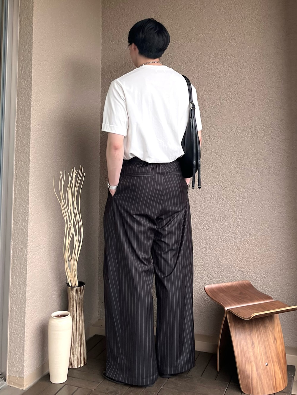 「モノトーン、スポーツミックス、雨の日コーデ、白Tシャツ、Tシャツ、ワイドパンツ、レイヤードスタイル、韓国ファッション、サングラス、スラックス、春夏コーデ、夏コーデ、きれいめカジュアル、プチプラ、シンプルコーデ」｜「soerteの4 pattern assort graphic Tee/４パターンアソートグラフィックT（Tシャツ/カットソー、その他）」を使った、takumaさん（メンズ・180cm）の夏コーディネートの3枚目の写真