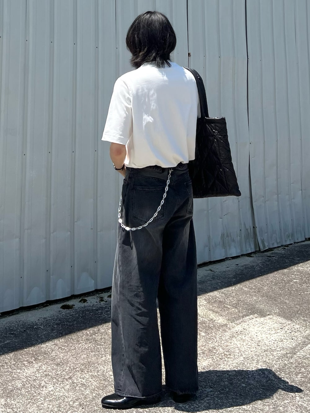 「プチプラ、きれいめカジュアル、フェスコーデ、夏だ！Tシャツ着よう！、さらっと晴れやかスナップ、白Tシャツ、トートバッグ、デニム、サングラス、シンプルコーデ、デートコーデ、韓国ファッション、夏コーデ、雨の日コーデ、モノトーン」｜「soerteの4 pattern assort graphic Tee/４パターンアソートグラフィックT（Tシャツ/カットソー、その他）」を使った、takumaさん（メンズ・180cm）の夏コーディネートの2枚目の写真