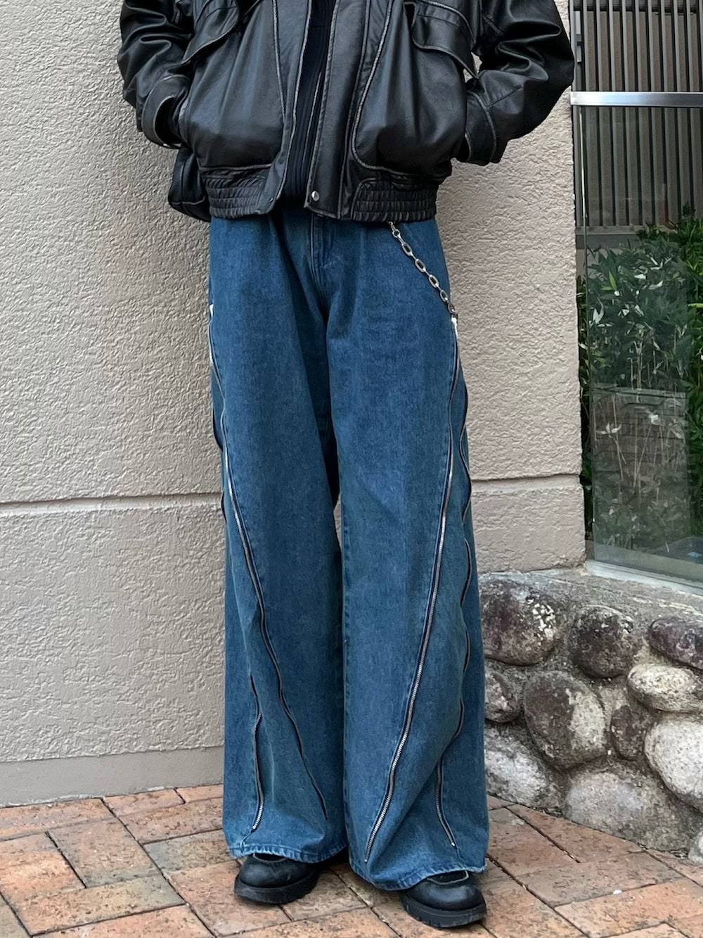 「今日のコーデ、春色、きれいめカジュアル、レイヤードスタイル、ジップパーカー、レザー、デニム、休日スタイル、プチプラ、韓国ファッション、パーカー、ワイドパンツ、冬コーデ、冬アウター、春コーデ」|「WYM LIDNMのARTIFICIAL GRAIN FLIGHT BLOUSON(ブルゾン、グレー系)」を使った、takumaさん(メンズ・180cm)の冬コーディネートの5枚目の写真