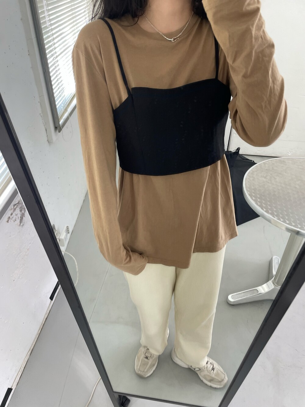 「春服、今日のコーデ、ビスチェ、イージーパンツ、スニーカー、ニューバランス」｜「FORK&SPOONのアイテム（パンツ、ホワイト系）」を使った、harunaさん（レディース・164cm）の春コーディネートの3枚目の写真