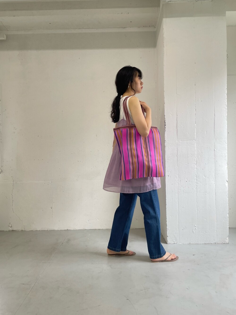 「おしゃ見えテクニック、大人カジュアルコーデ、夏コーデ、大人女子、休日スタイル」|「URBAN RESEARCH DOORSのシャドーチェックキャミソールブラウス(キャミソール、パープル系)」を使った、harunaさん(レディース・164cm)の夏コーディネートの9枚目の写真
