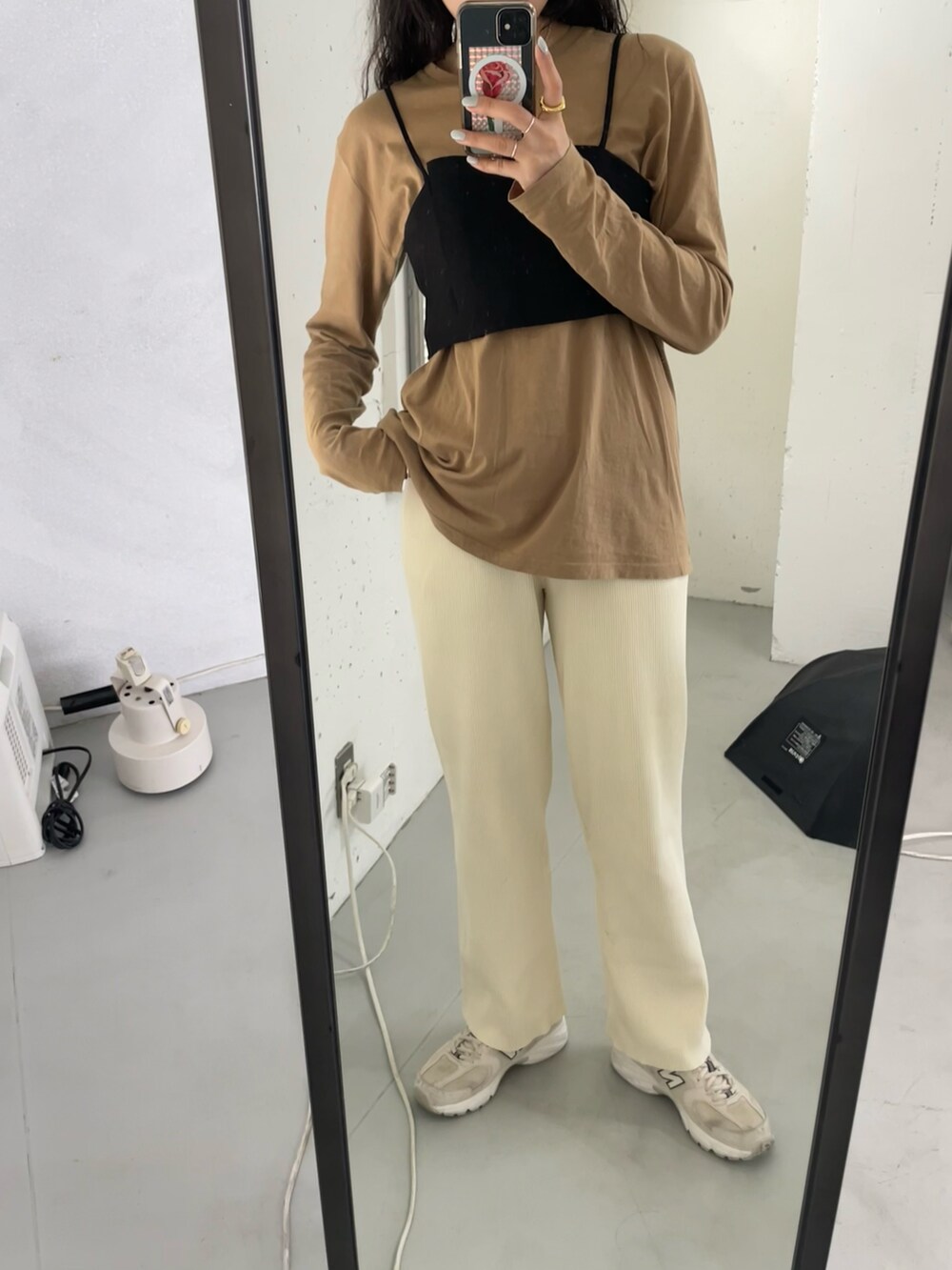 「春服、今日のコーデ、ビスチェ、イージーパンツ、スニーカー、ニューバランス」｜「FORK&SPOONのアイテム（パンツ、ホワイト系）」を使った、harunaさん（レディース・164cm）の春コーディネートの2枚目の写真